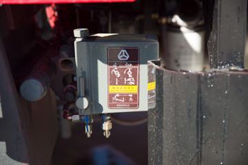 �й����� ���N5W�п� 220���� 4X2 6.75�ײ�դʽ�ػ���(ZZ5185CCYK5113E1H)ͼƬ