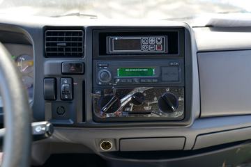 ���� ˳��խ�� 116���� 4X2 4.145����س�(JMT5040XBWXG2)ͼƬ