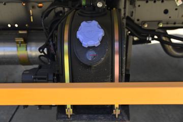 ���� ˳��խ�� 116���� 4X2 4.145����س�(JMT5040XBWXG2)ͼƬ