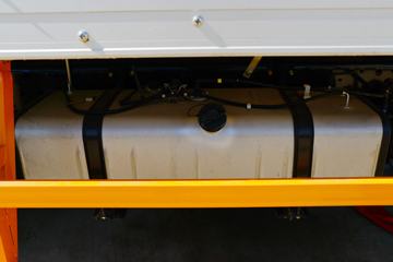 ���� ˳��խ�� 116���� 4X2 4.145����س�(JMT5040XBWXG2)ͼƬ