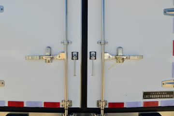 ���� ˳��խ�� 116���� 4X2 4.145����س�(JMT5040XBWXG2)ͼƬ