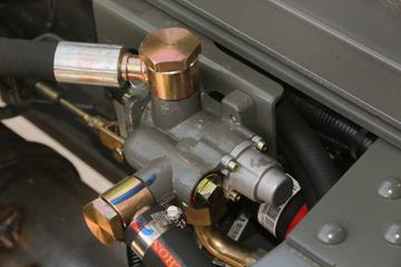 �й������ɶ����ó� ��ʨ 190���� 4X2 3.8����ж��(����)ͼƬ