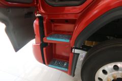 东风柳汽 乘龙H5中卡 240马力 4X2 6.8米栏板载货车(液缓)(LZ1182M3AB)
