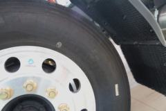 东风柳汽 乘龙H5中卡 240马力 4X2 6.8米栏板载货车(液缓)(LZ1182M3AB)