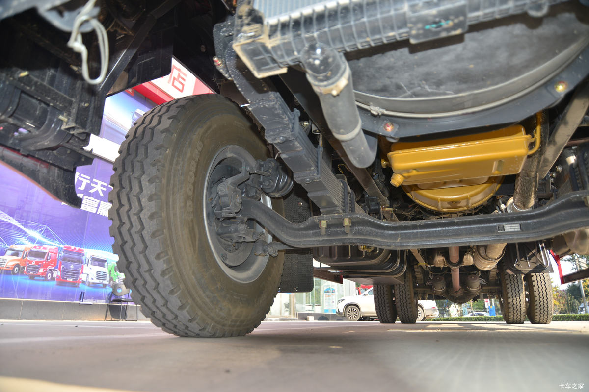 乘龙H5载货车底盘图片