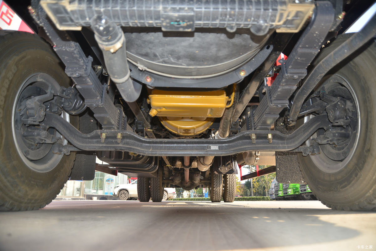 乘龙H5载货车底盘图片