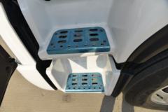 东风柳汽 乘龙H5中卡 270马力 4X2 9.6米厢式载货车(9T后桥)(LZ5180XXYM5AB)