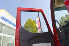 东风柳汽 新乘龙M3中卡 220马力 6X2 7.8米仓栅式载货车(LZ5240CCYM3CB)
