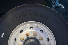 东风柳汽 新乘龙M3中卡 220马力 6X2 7.8米仓栅式载货车(LZ5240CCYM3CB)