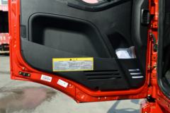 一汽解放 J6L中卡 领航版绿通240马力 4X2 6.75米仓栅式载货车(CA5180CCYP62K1L4A1E5)