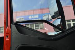 一汽解放 J6L中卡 领航版绿通240马力 4X2 6.75米仓栅式载货车(CA5180CCYP62K1L4A1E5)