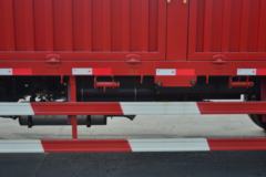 青岛解放 龙V2.0中卡 180马力 4X2 6.75米栏板载货车(CA1189PK2L2E5A80)