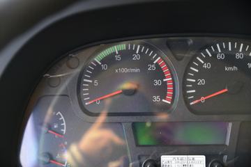 ���� ��� 220���� 6X2 4.8����ж��(DYQ3251D5CB)ͼƬ