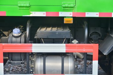 ���� ��� 220���� 6X2 4.8����ж��(DYQ3251D5CB)ͼƬ