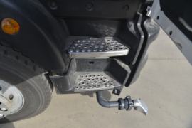 重汽汕德卡底盘&nbsp;清洗车驾驶室图片