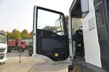 重汽汕德卡底盘&nbsp;清洗车驾驶室图片