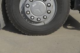 重汽汕德卡底盘&nbsp;清洗车底盘图片