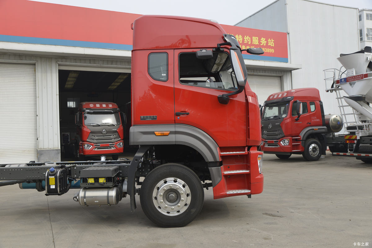 �й����� HOWO N5W�п� 220���� 4X2 6.75�������ػ���(�߶�)���                                                