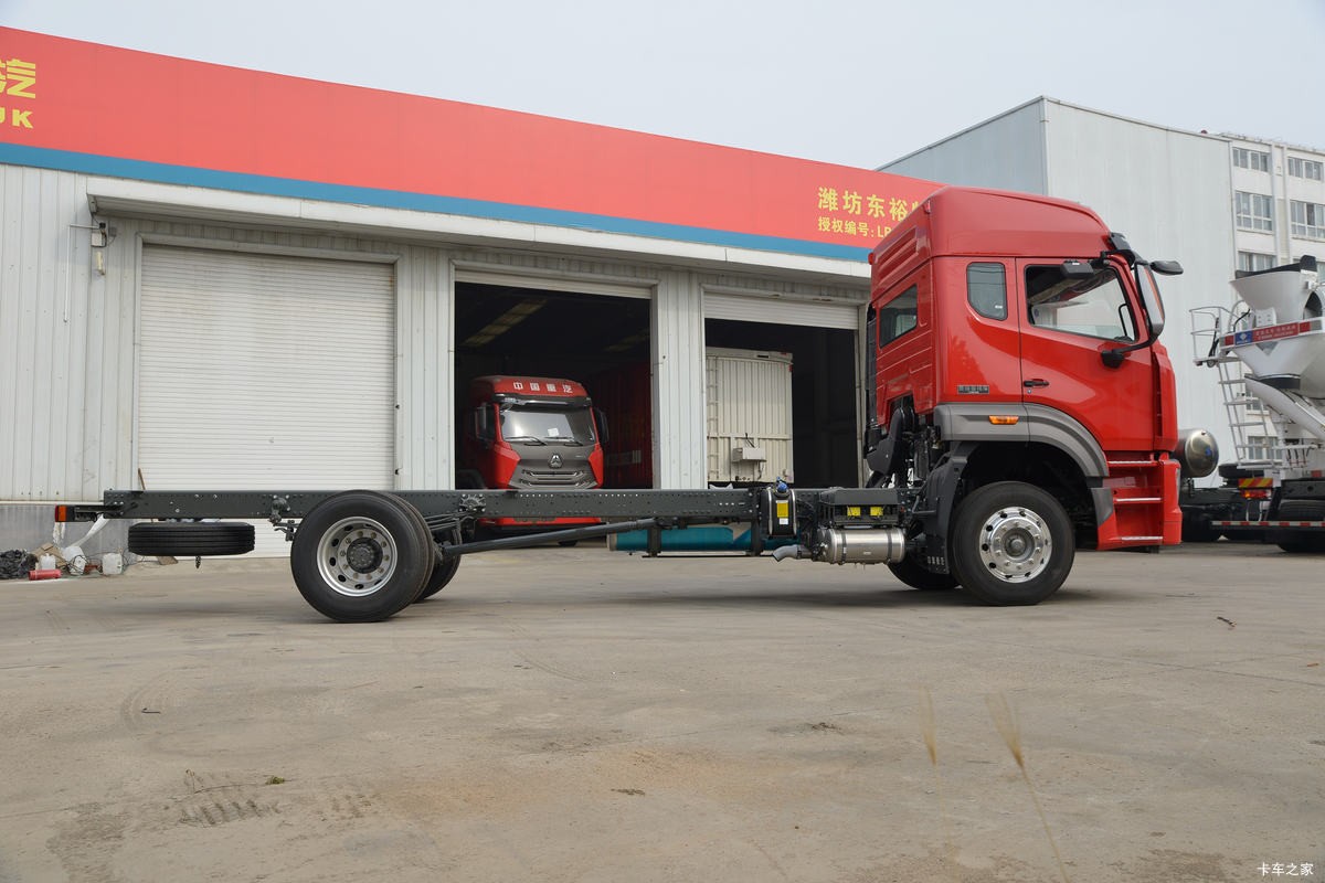 �й����� HOWO N5W�п� 220���� 4X2 6.75�������ػ���(�߶�)���                                                