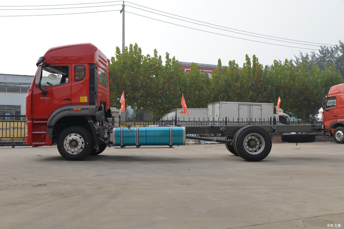 �й����� HOWO N5W�п� 220���� 4X2 6.75�������ػ���(�߶�)���                                                