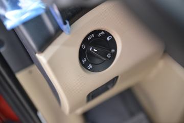 �й����� HOWO N5W�п� 220���� 4X2 6.75�������ػ���(�߶�)(ZZ1185K5113E1)ͼƬ