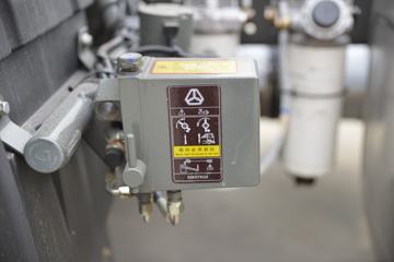 �й����� HOWO N5W�п� 220���� 4X2 6.75�������ػ���(�߶�)(ZZ1185K5113E1)ͼƬ