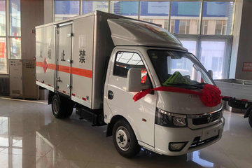 东风途逸 T5 122马力 4X2 3.38米易燃气体厢式运输车(EQ5034XRQ16QCACWXP)