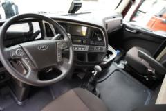 现代商用车 新一代创虎 460马力 6X4 LNG牵引车(国六)(CHM4250KPQ52NT)