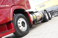 现代商用车 新一代创虎 460马力 6X4 LNG牵引车(国六)(CHM4250KPQ52NT)