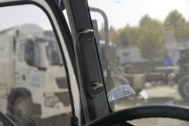 重汽HOWO轻卡底盘&nbsp;洒水车/喷洒车驾驶室图片