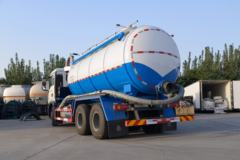 中国重汽 HOWO TX7 310马力 8X4 吸污车(绿叶牌)