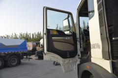 中国重汽 HOWO TX7 310马力 8X4 吸污车(绿叶牌)