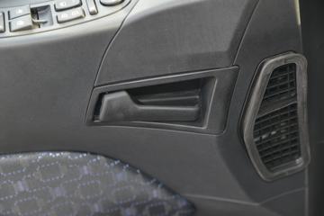 重汽汕德卡底盘&nbsp;清洗车驾驶室图片