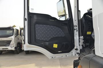 重汽汕德卡底盘&nbsp;清洗车驾驶室图片