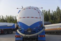 中国重汽 HOWO TX7 310马力 8X4 吸污车(绿叶牌)