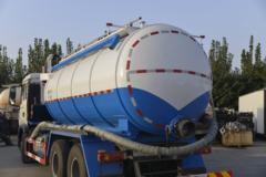 中国重汽 HOWO TX7 310马力 8X4 吸污车(绿叶牌)