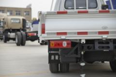 唐骏欧铃 V5系列 105马力 CNG 2.51米双排栏板轻卡(ZB1035VSD5L)