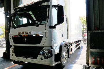 中国重汽 HOWO TX6 4X2 6.8米冷藏车(ZZ5187XLCK501GE1)
