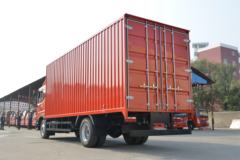 东风 多利卡D9 170马力 4X2 6.8米厢式载货车(EQ5186XXYL9BDGAC)