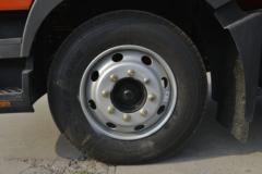 东风 多利卡D9 170马力 4X2 6.8米厢式载货车(EQ5186XXYL9BDGAC)