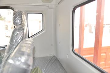 ���� ������D9 195���� 4X2 6.8�������ػ���(����)(EQ1181L9CDG)ͼƬ