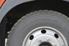 东风 多利卡D9 195马力 4X2 6.8米栏板载货车(国六)(EQ1181L9CDG)