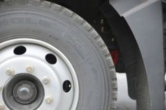 东风 多利卡D9 195马力 4X2 6.8米栏板载货车(国六)(EQ1181L9CDG)