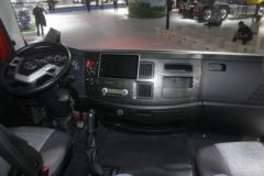 一汽解放 新J6L重卡 领航版2.0 240马力 4X2 6.8米厢式载货车(国六)(CA5180XXYP62K1L4E6)