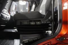 一汽解放 新J6L重卡 领航版2.0 240马力 4X2 6.8米厢式载货车(国六)(CA5180XXYP62K1L4E6)