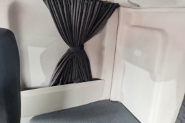 杰狮&nbsp;中置轴车辆运输车驾驶室图片