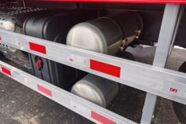 杰狮&nbsp;中置轴车辆运输车底盘图片