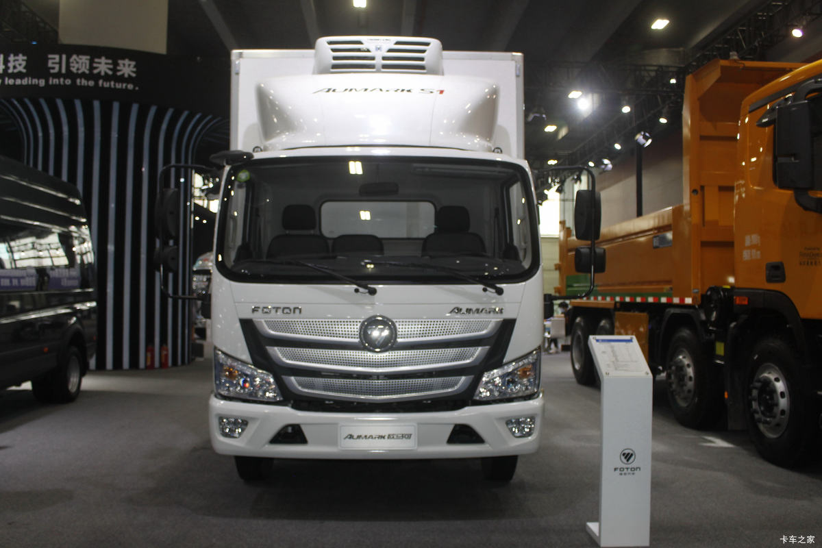 福田 欧马可S3系 190马力 4.65米排半冷藏车(国六)