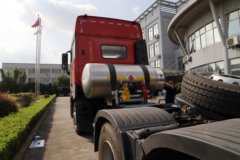 一汽凌河 沪尊S200重卡 智享版 460马力 6X4 LNG牵引车(国六)(CAL4251Q4F4E6)