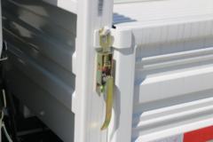 大运 129马力 3.28米排半栏板小卡(CGC1030BPD31F)